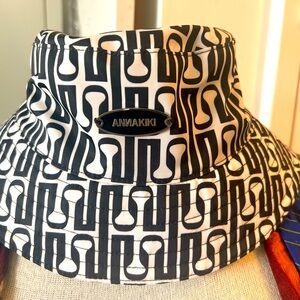 Bucket hat